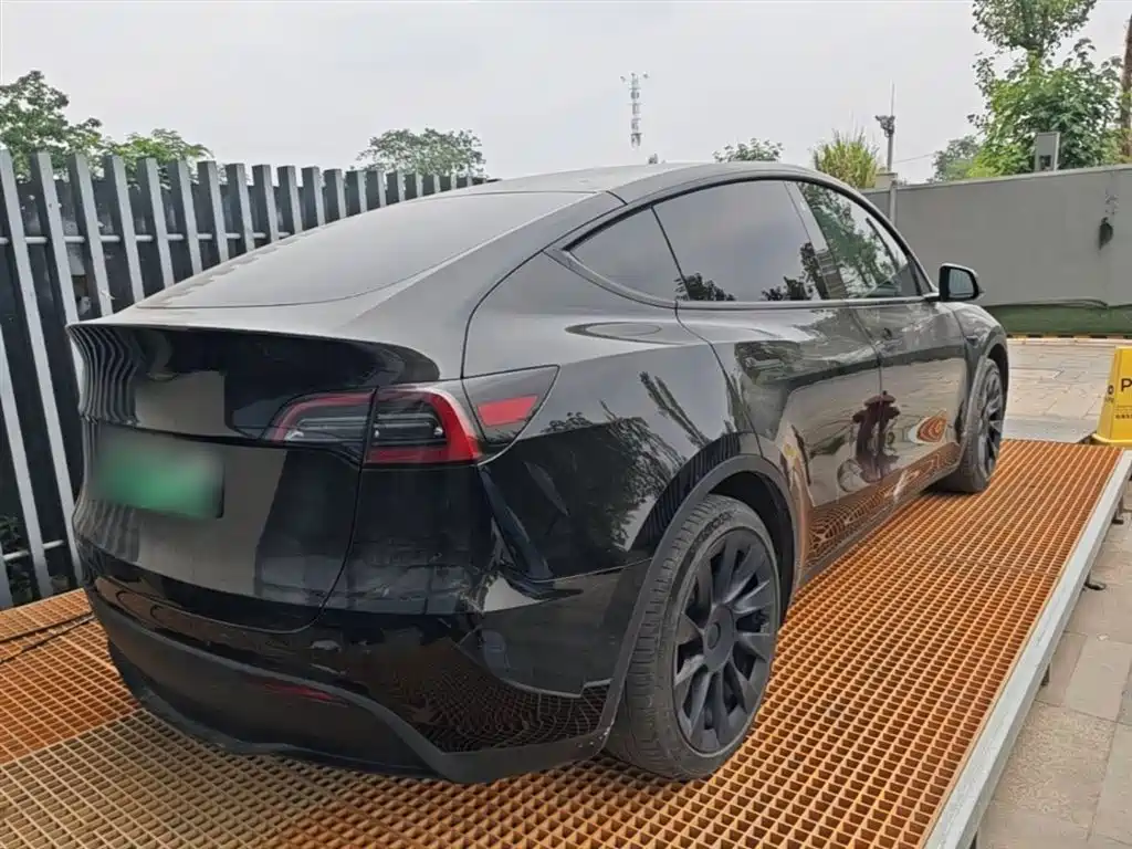 Tesla Model Y 2023 — фото 7