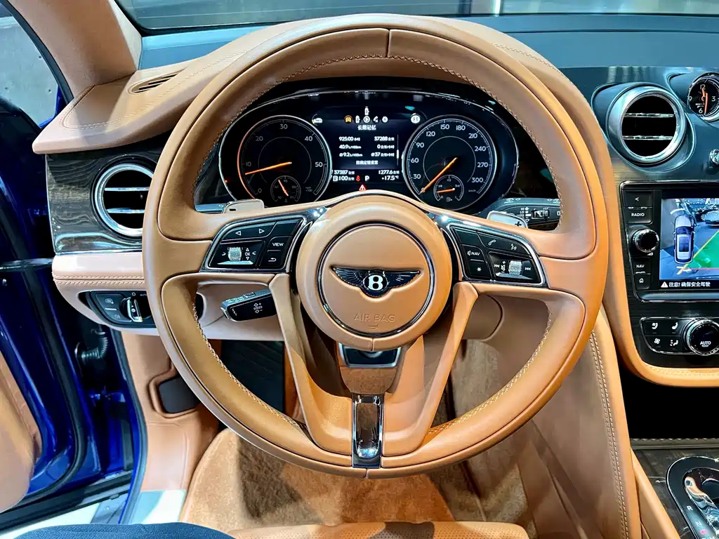 Bentley Bentayga 2017 — фото 8