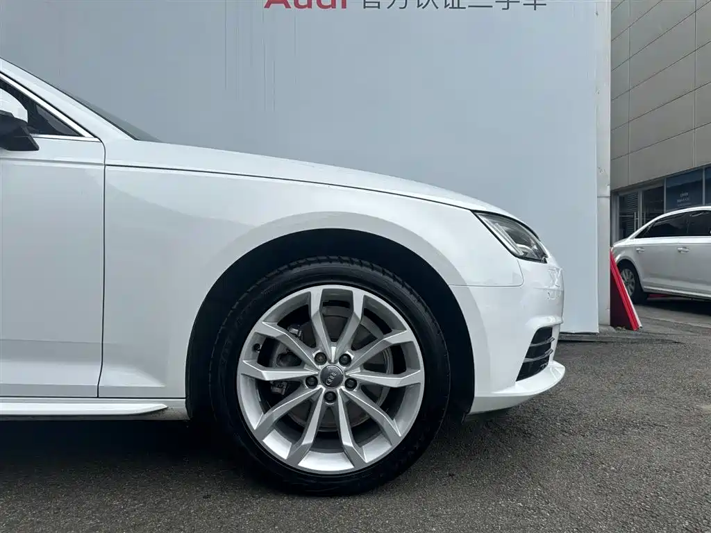 Audi A4L 2017 — фото 13