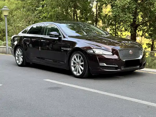 Jaguar XJ 2016