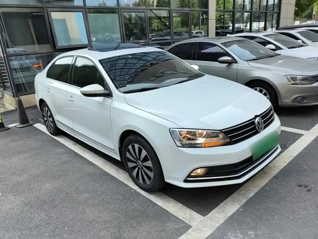 Volkswagen Sagitar 2016