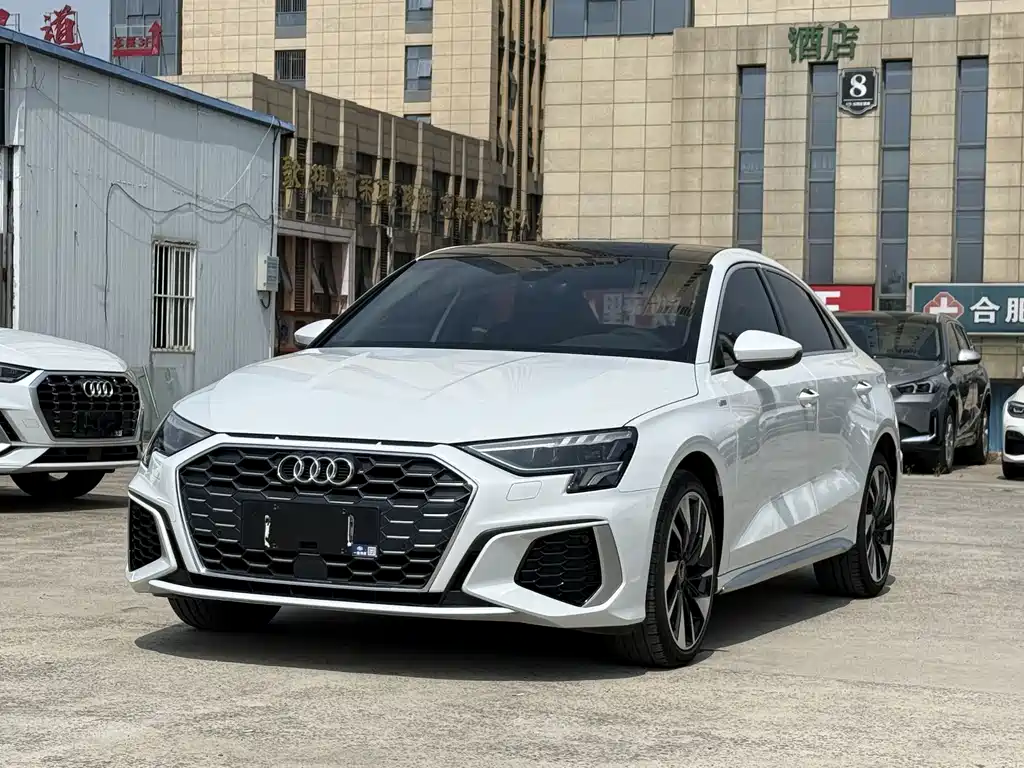 Audi A3 2022 — фото 1