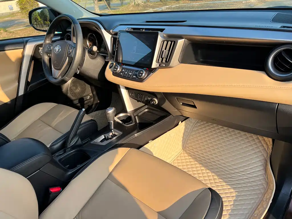 Toyota RAV4 2017 — фото 16