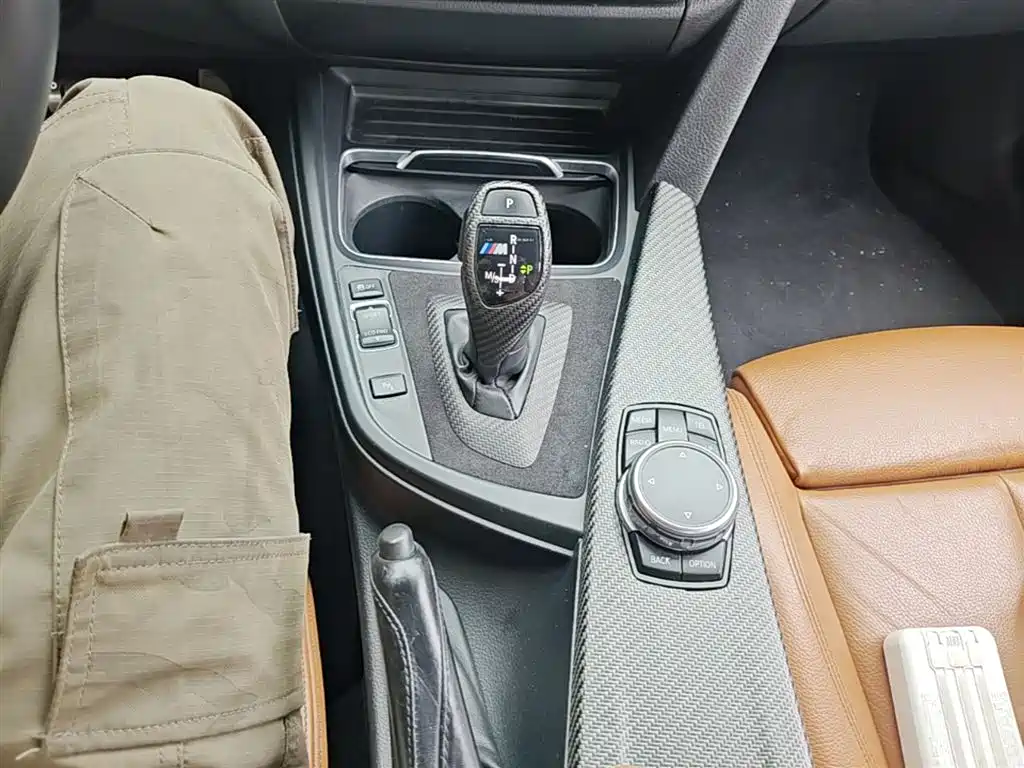 BMW 3 Series 2016 — фото 14