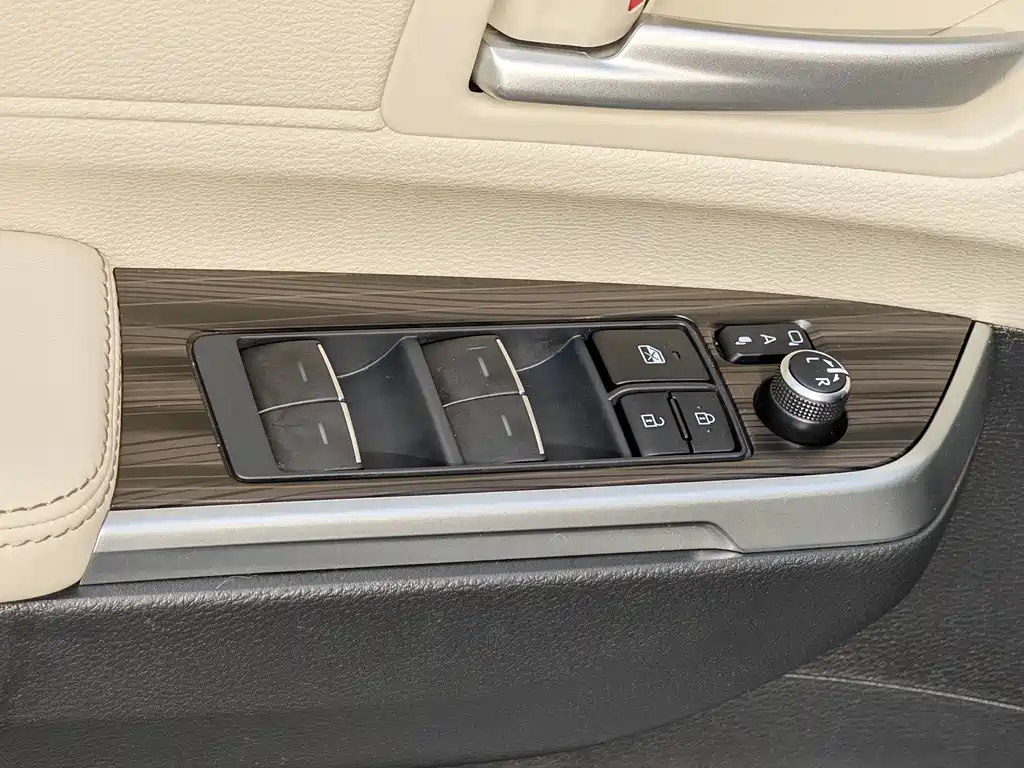Toyota Sienna 2024 — фото 16