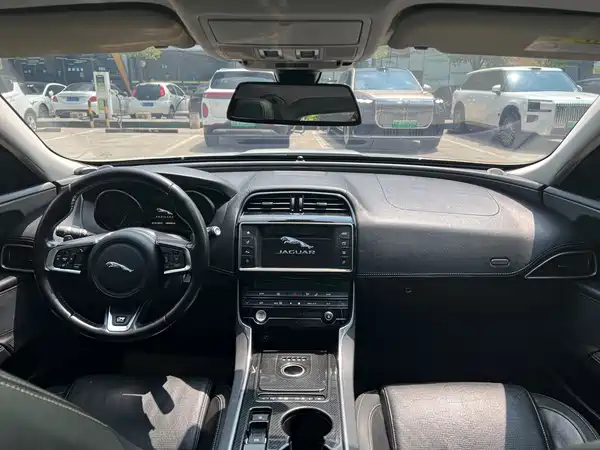 Jaguar XE 2016