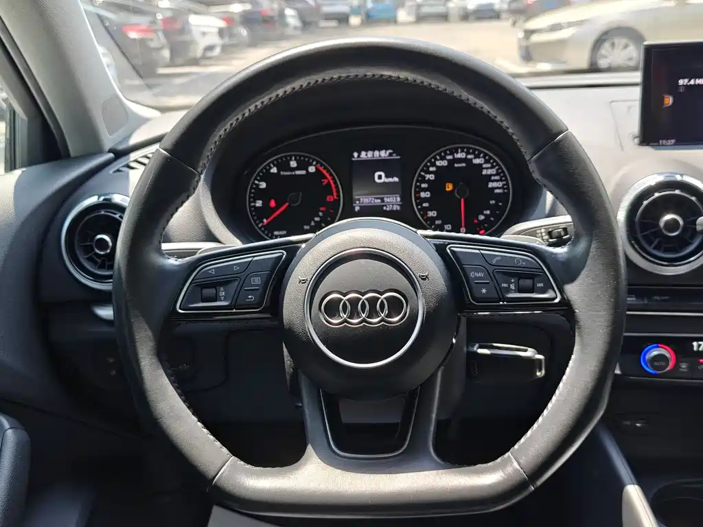 Audi A3 2018 — фото 9