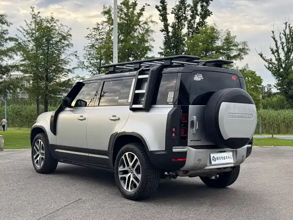Land Rover Defender 2020