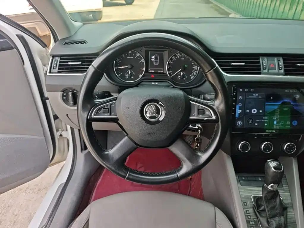Skoda Octavia 2015 — фото 11