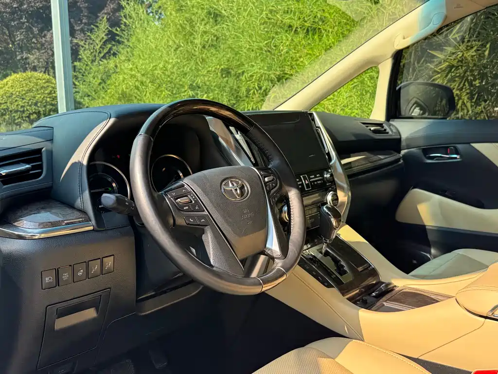 Toyota Alphard 2022