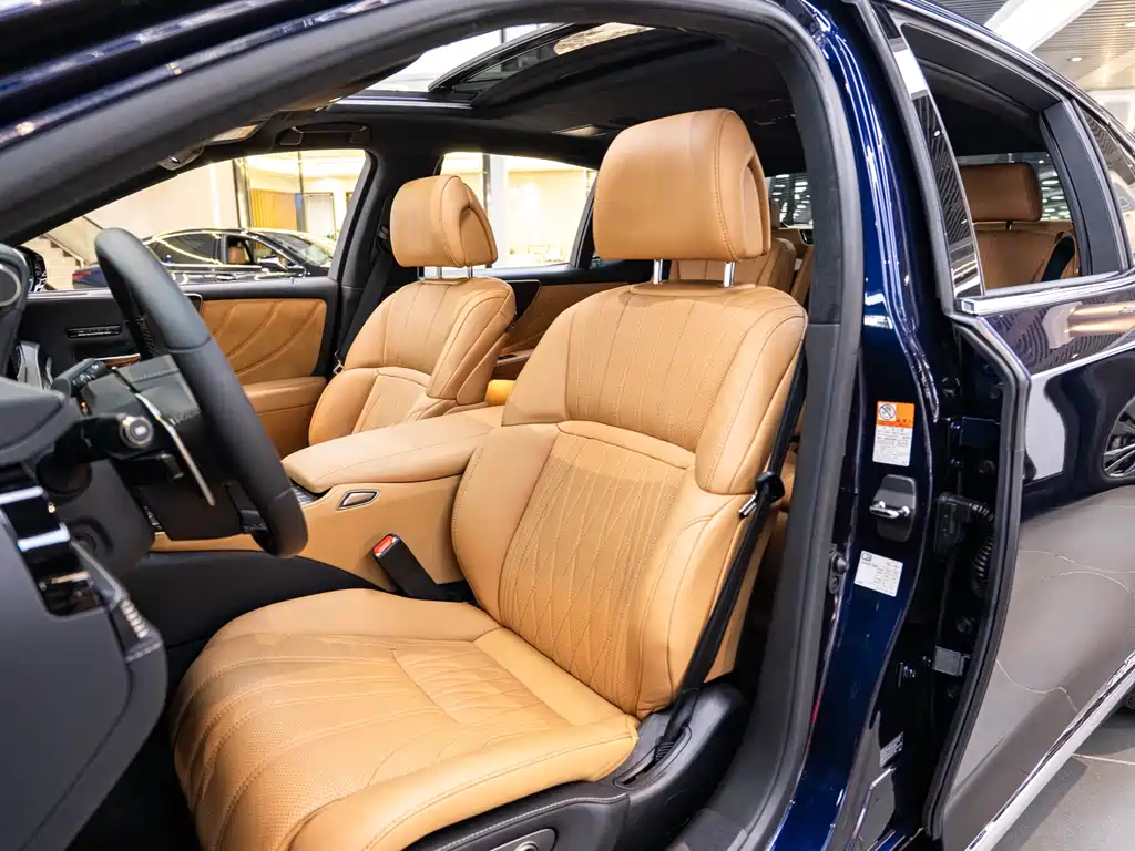 Lexus LS 2022 — фото 11