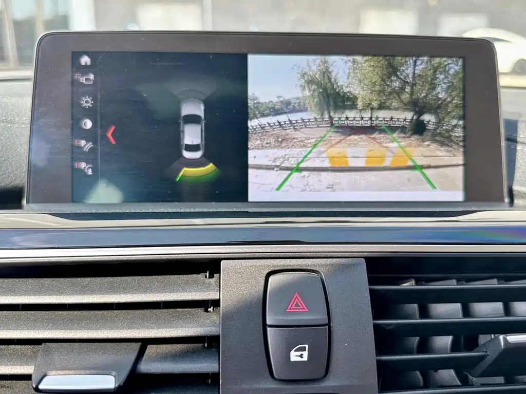 BMW 3 Series 2018 — фото 11