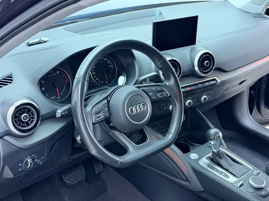 Audi Q2L 2023 — фото 12