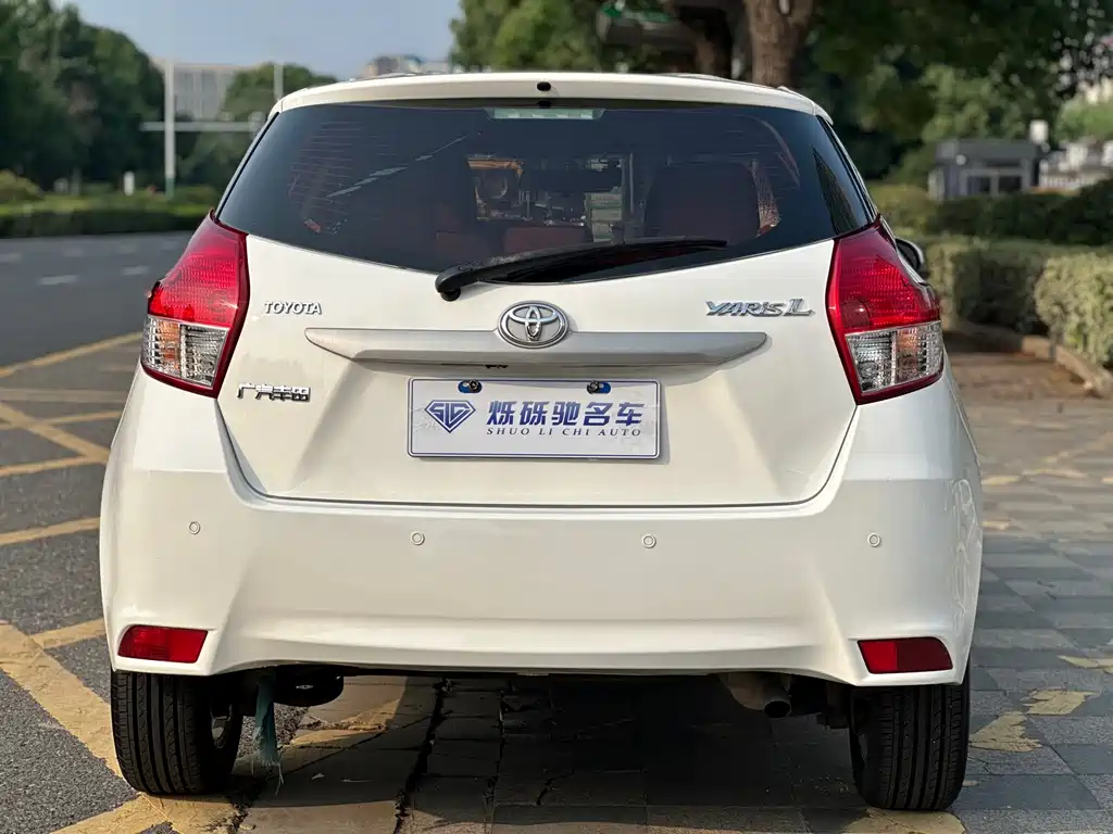 Toyota Yaris L 2014