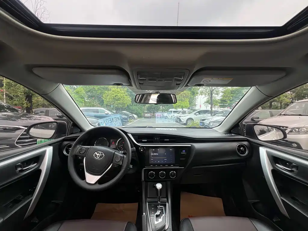 Toyota Corolla 2018 — фото 12