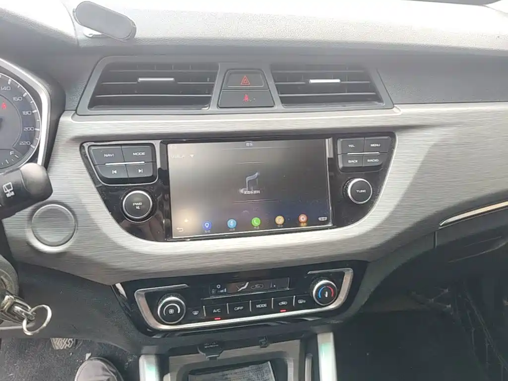 Geely Vision X3 2019 — фото 13