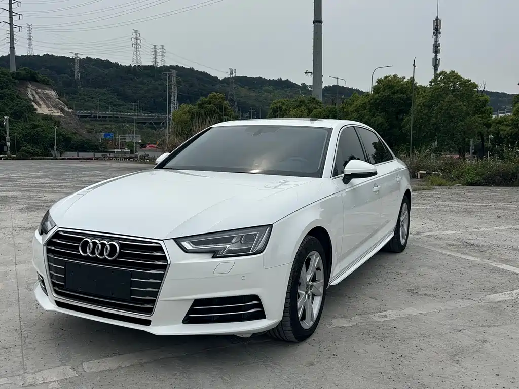 Audi A4L 2017 — фото 1