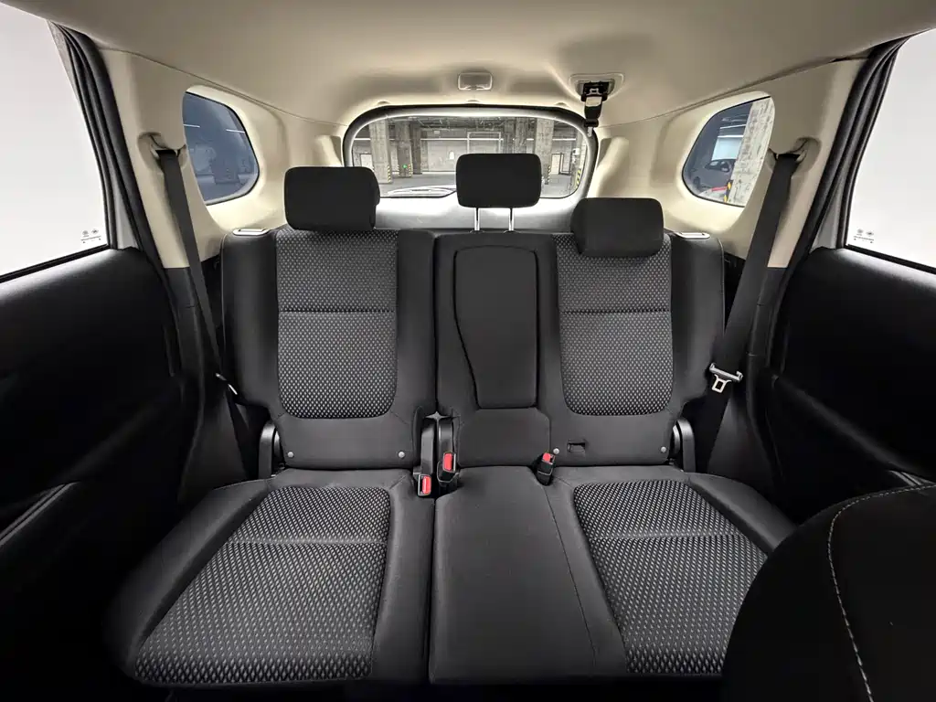 Mitsubishi Outlander 2021 — фото 16