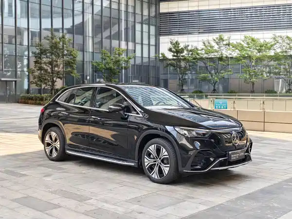 Mercedes-Benz EQE SUV 2025