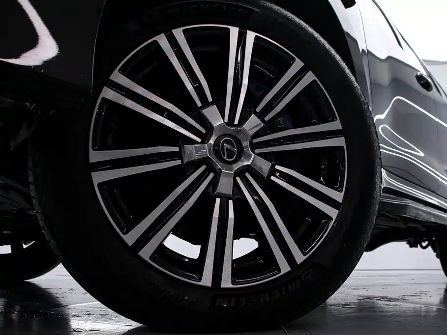Lexus LX 2019 — фото 18