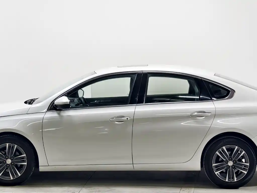 Peugeot 308 2016 — фото 7