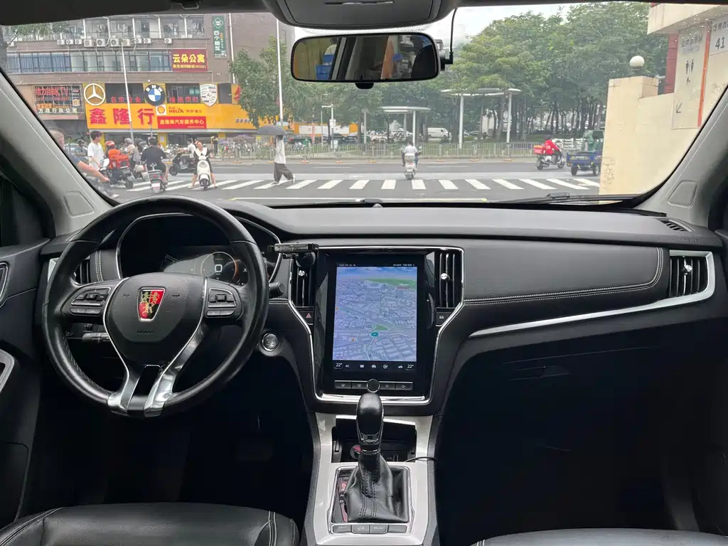 Roewe RX5 New Energy 2020 — фото 8