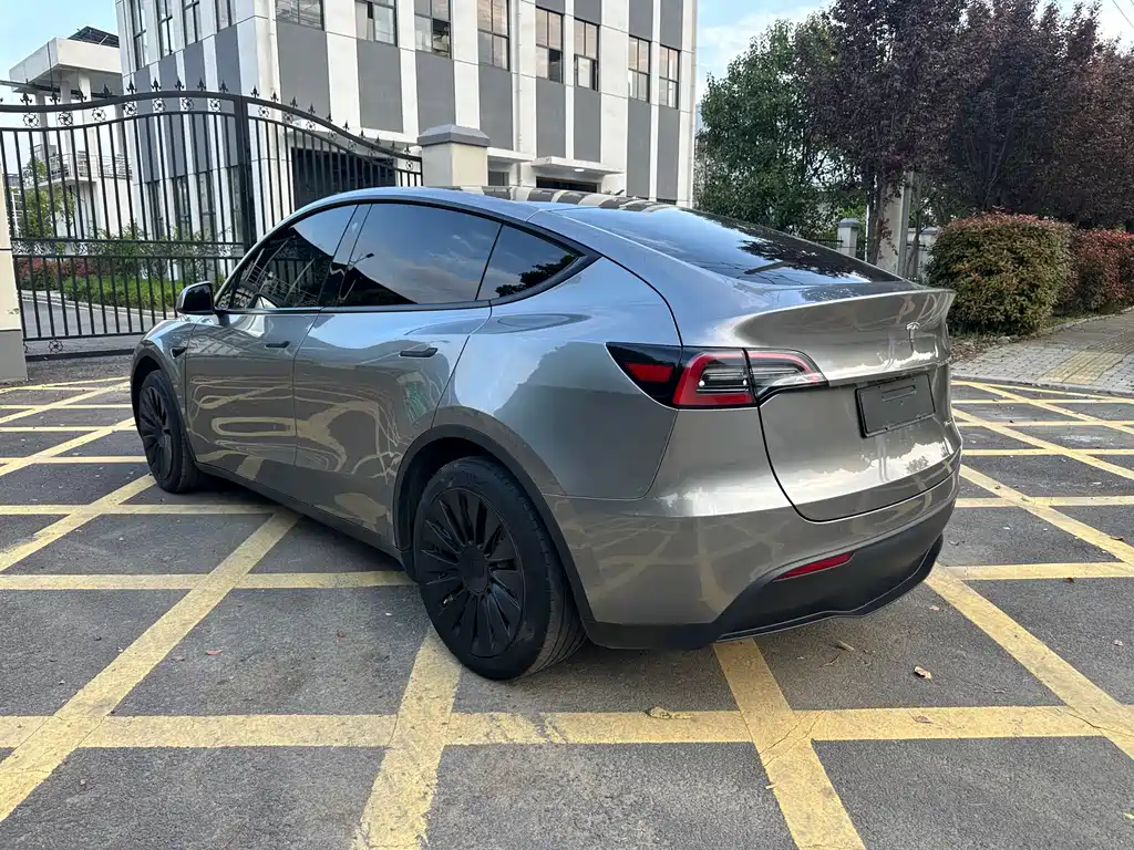 Tesla Model Y 2023 — фото 5