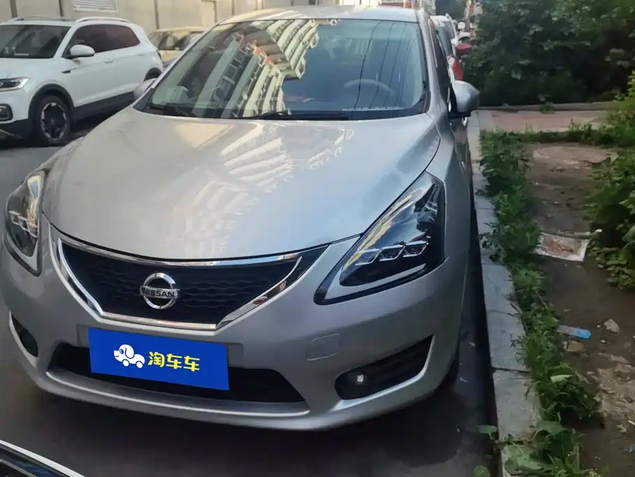 Nissan Tiida 2015