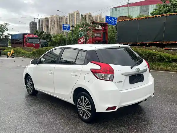 Toyota Yaris L 2015