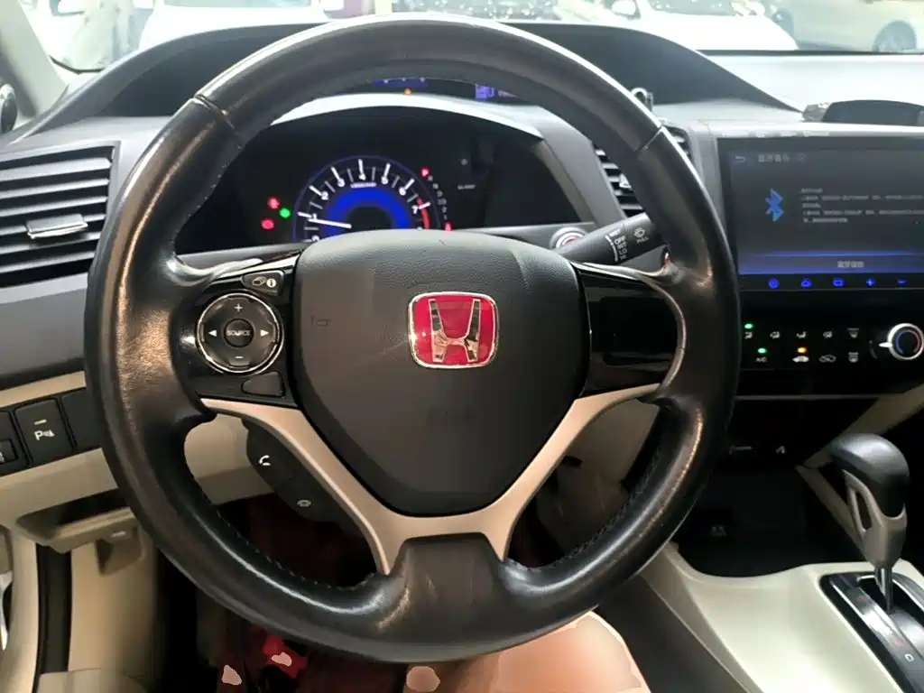 Honda Civic 2015 — фото 11