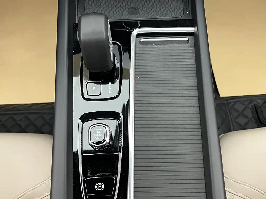 Volvo XC60 2025 — фото 10
