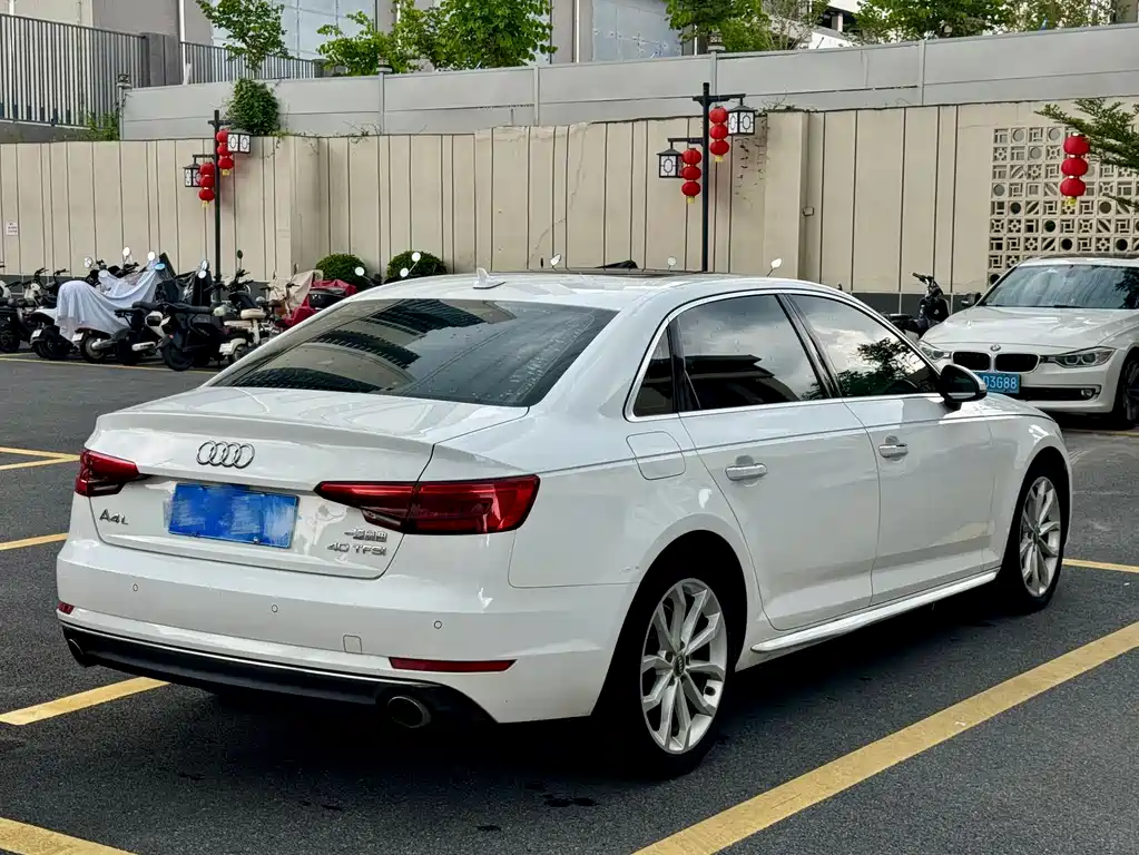 Audi A4L 2017 — фото 12