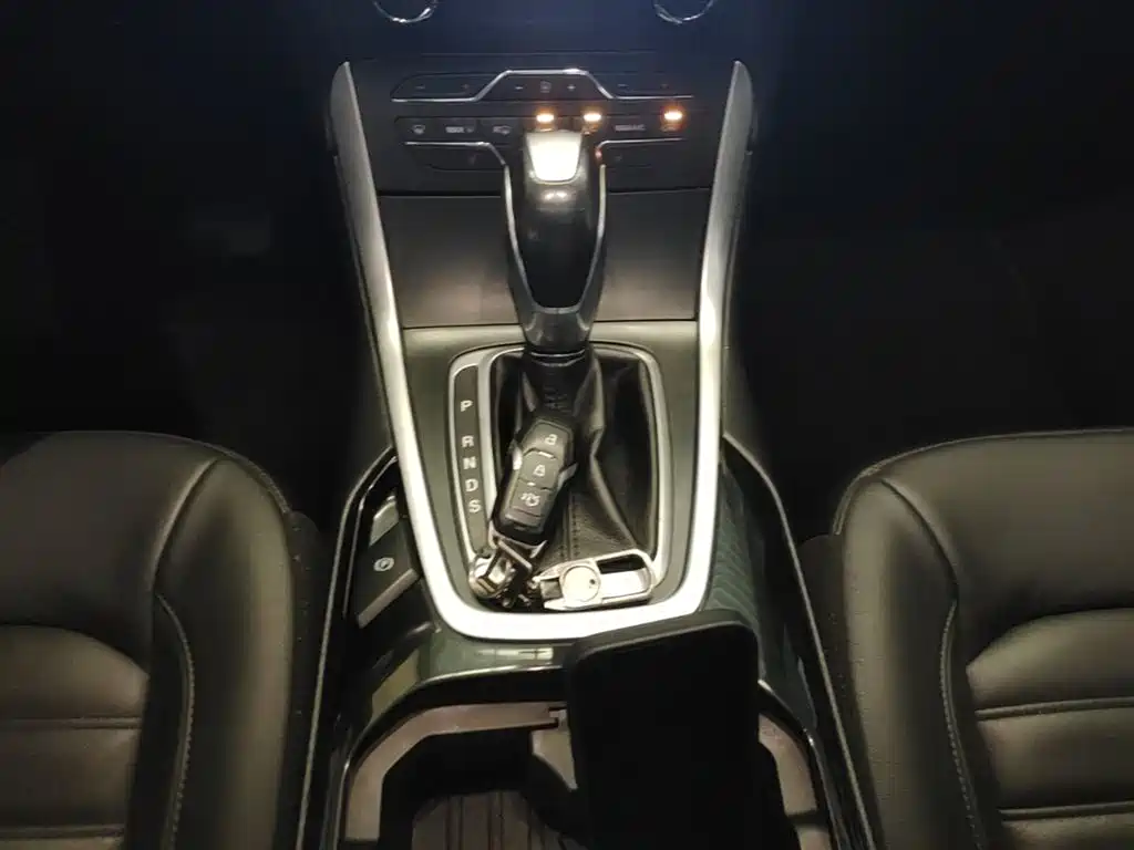 Ford Edge 2016 — фото 14