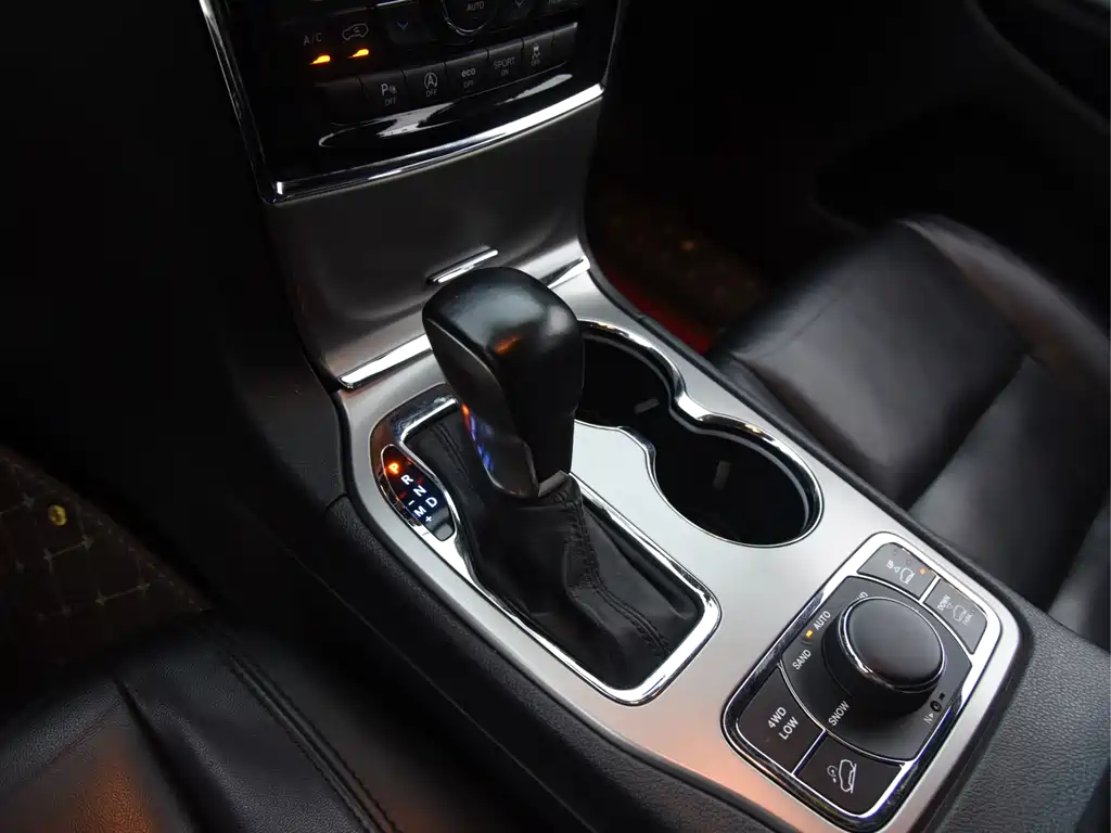 Jeep Grand Cherokee 2020 — фото 9