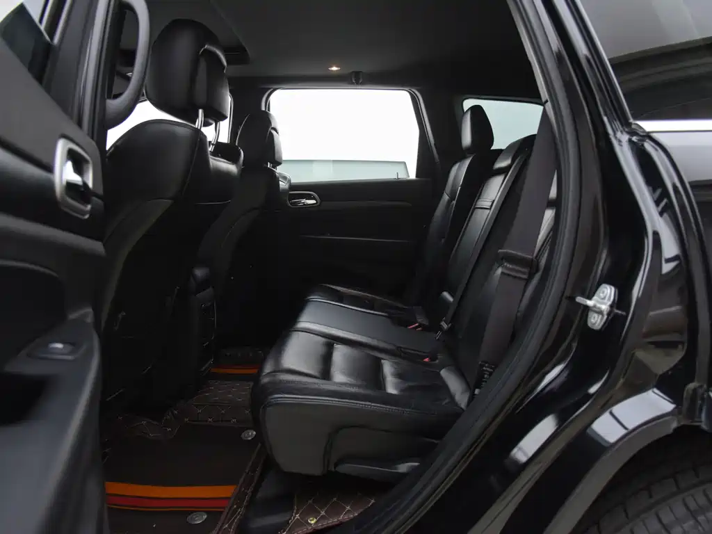Jeep Grand Cherokee 2020 — фото 13