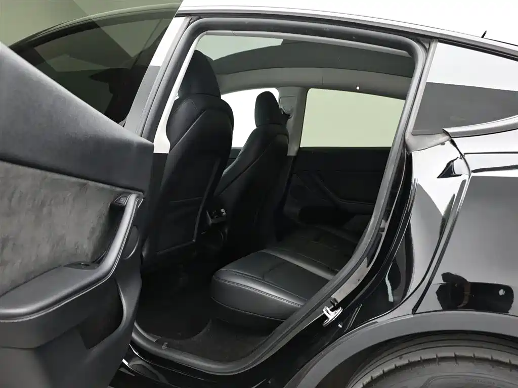 Tesla Model Y 2023 — фото 15