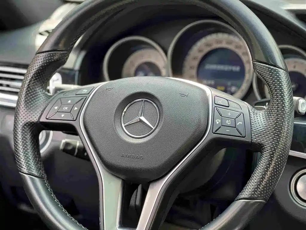 Mercedes-Benz E-Class 2015 — фото 13