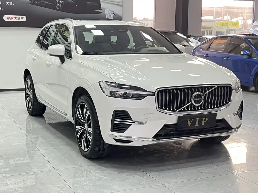 Volvo XC60 Plug-In Hybrid 2021 — фото 4
