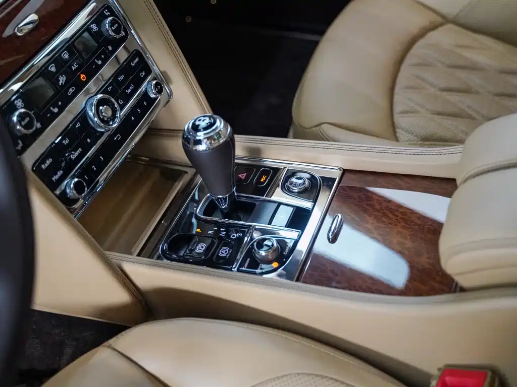 Bentley Mulsanne 2018 — фото 14