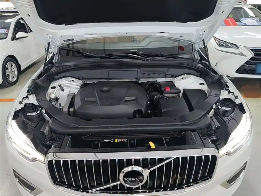 Volvo XC60 2018 — фото 20