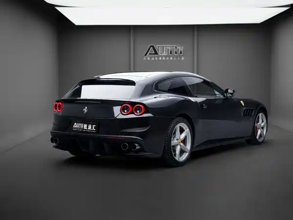 Ferrari GTC4Lusso 2019