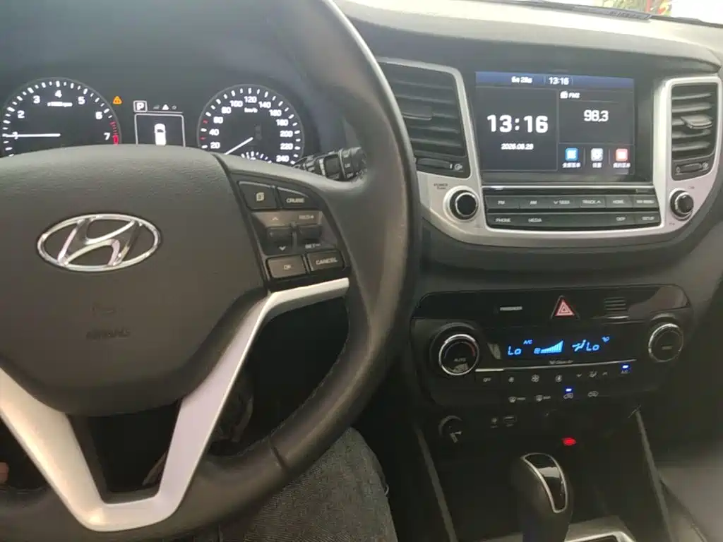Hyundai Tucson 2017 — фото 10