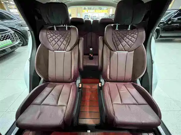 Hongqi E-HS9 2022