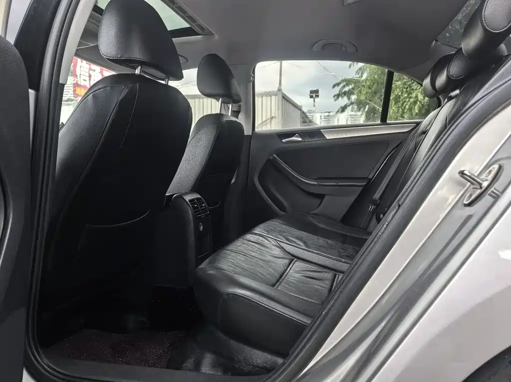 Volkswagen Sagitar 2014