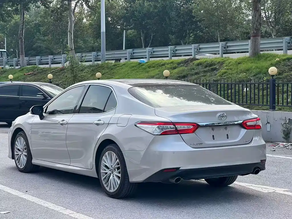 Toyota Camry 2019 — фото 6