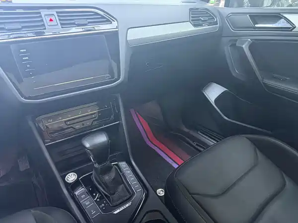 Volkswagen Tiguan L Plug-In Hybrid 2020