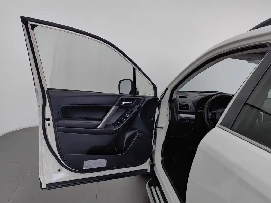Subaru Forester 2015 — фото 8
