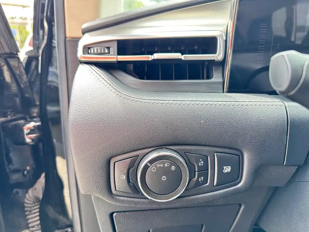 Ford Edge 2021 — фото 18