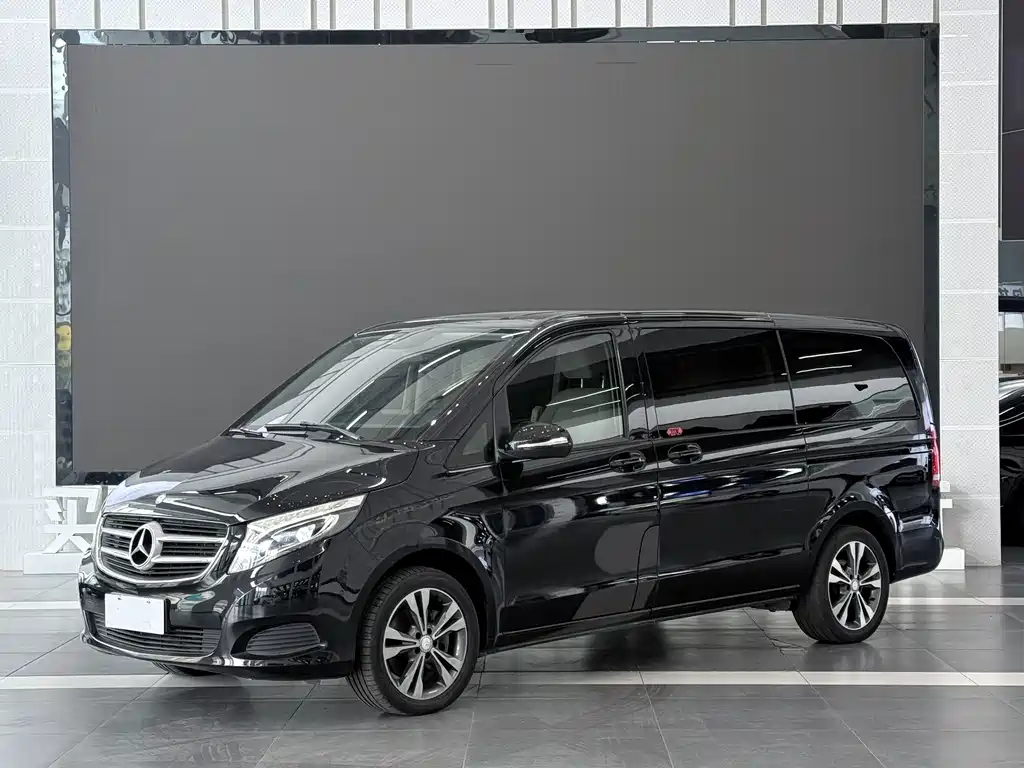 Mercedes-Benz V-Class 2017 — фото 1