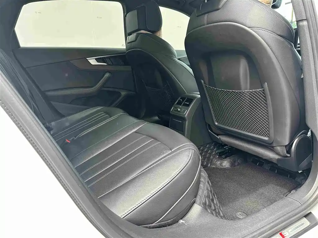 Audi A4L 2023